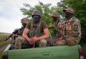 Между молотом и наковальней: незавидная участь «диких гусей» Запада на Украине