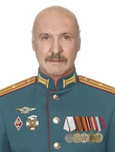 Доктор Живаго с Байконура: Врач лечил космонавтов, теперь бойцов, а недавно ему привезли раненого сына