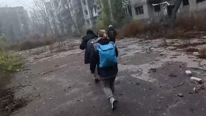 ВС РФ вывезли четверых жителей из горящего Купянска
