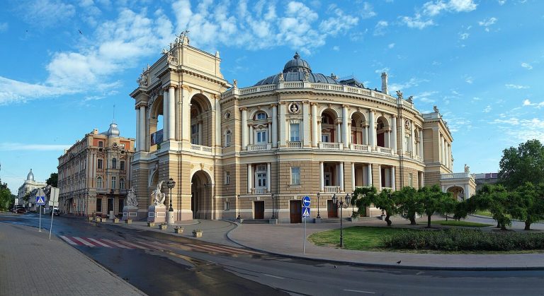 В Одессе наказали театр за русские вывески