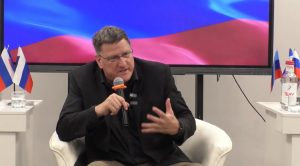 «Когда вы победите Украину, все пути для вас будут открыты», — Скотт Риттер