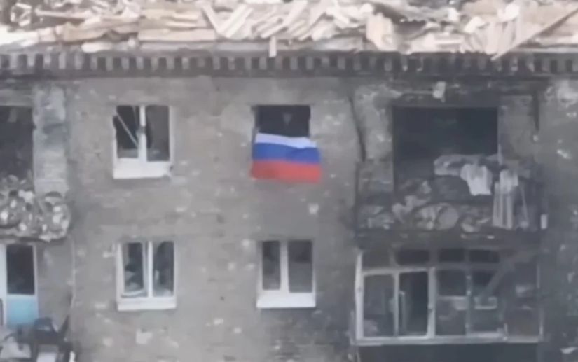 Над Константиновкой подняли российский флаг