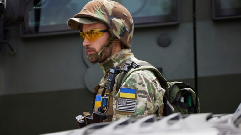 Между молотом и наковальней: незавидная участь «диких гусей» Запада на Украине