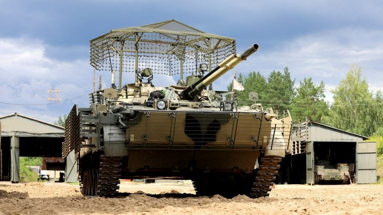 Новые БМП-3 получили защиту от дронов. Опыт СВО учтён