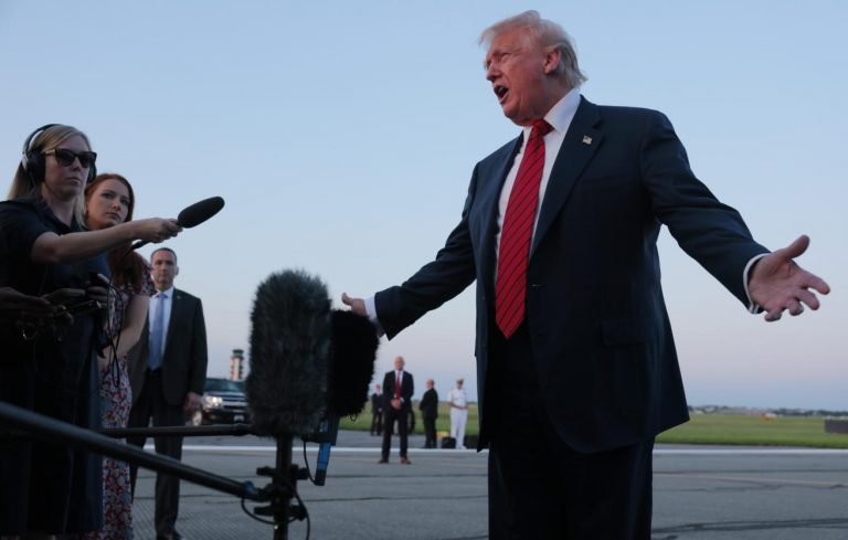 Трамп разрешил санкции против России. Вето осталось у президента