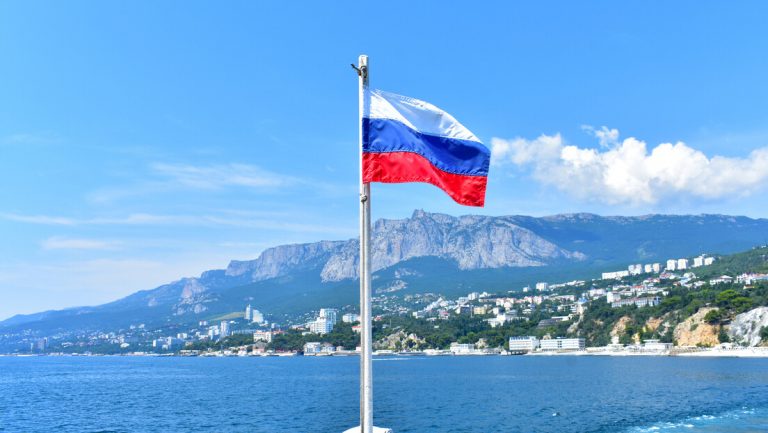Из Крыма депортированы четверо мигрантов за оскорбления ВС РФ