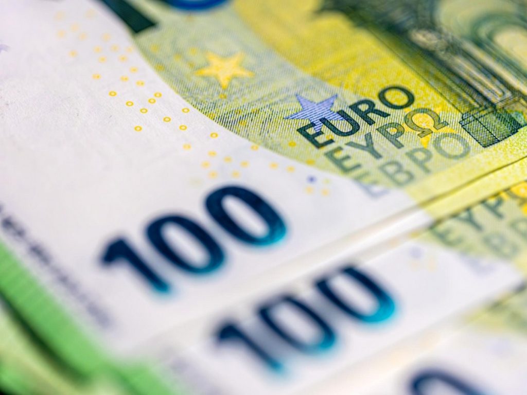 ЕС переводит Украине €1,4 млрд из доходов от замороженных активов России