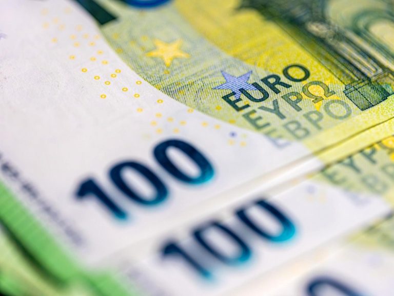 ЕС переводит Украине €1,4 млрд из доходов от замороженных активов России
