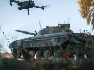 Россия испытывает запуск FPV-дронов с танков