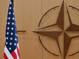 США должны выйти из НАТО, чтобы избежать краха