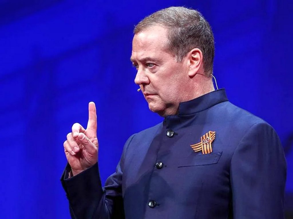 Медведев назвал три условия для урегулирования украинского конфликта