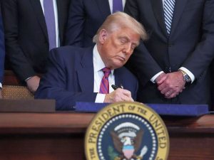 Трамп отменил часть санкций и пошлин против России