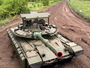 Т-80БВМ превратился в «снайпера»: 10 км до цели с помощью дронов